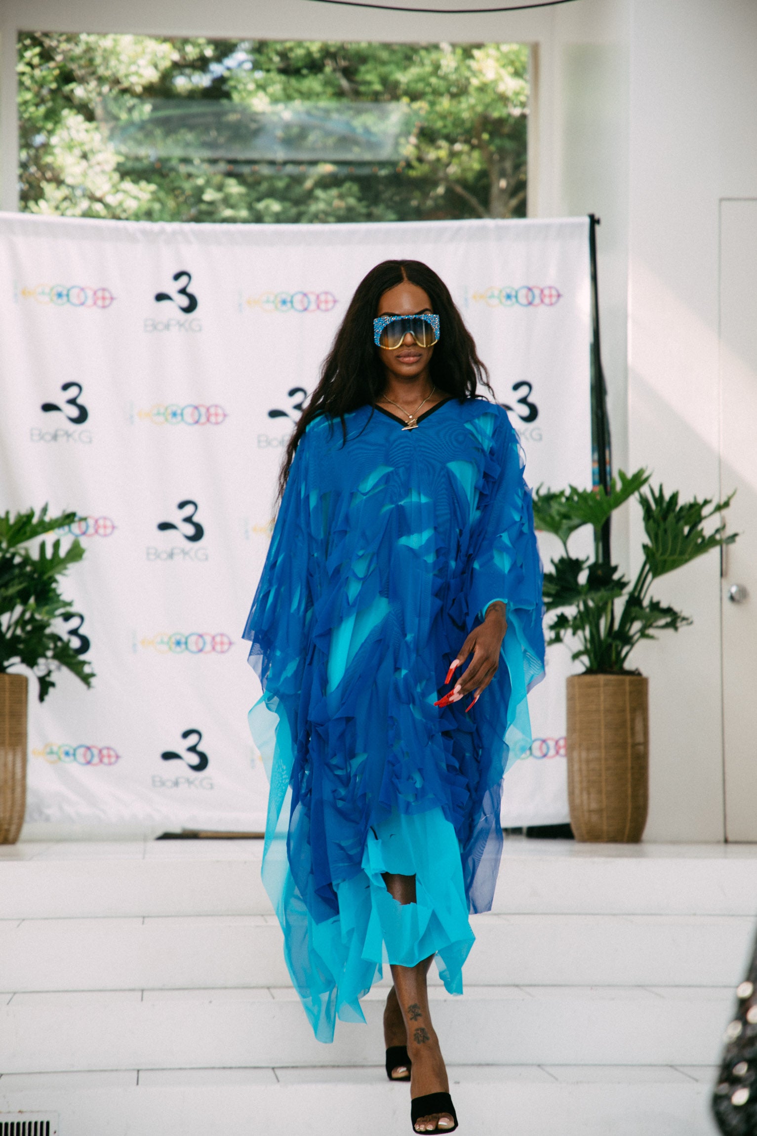 Zerfetzter blauer Kaftan