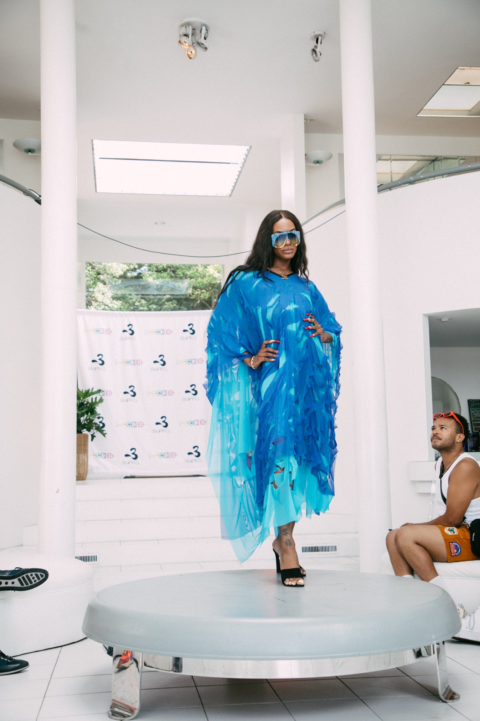 Zerfetzter blauer Kaftan