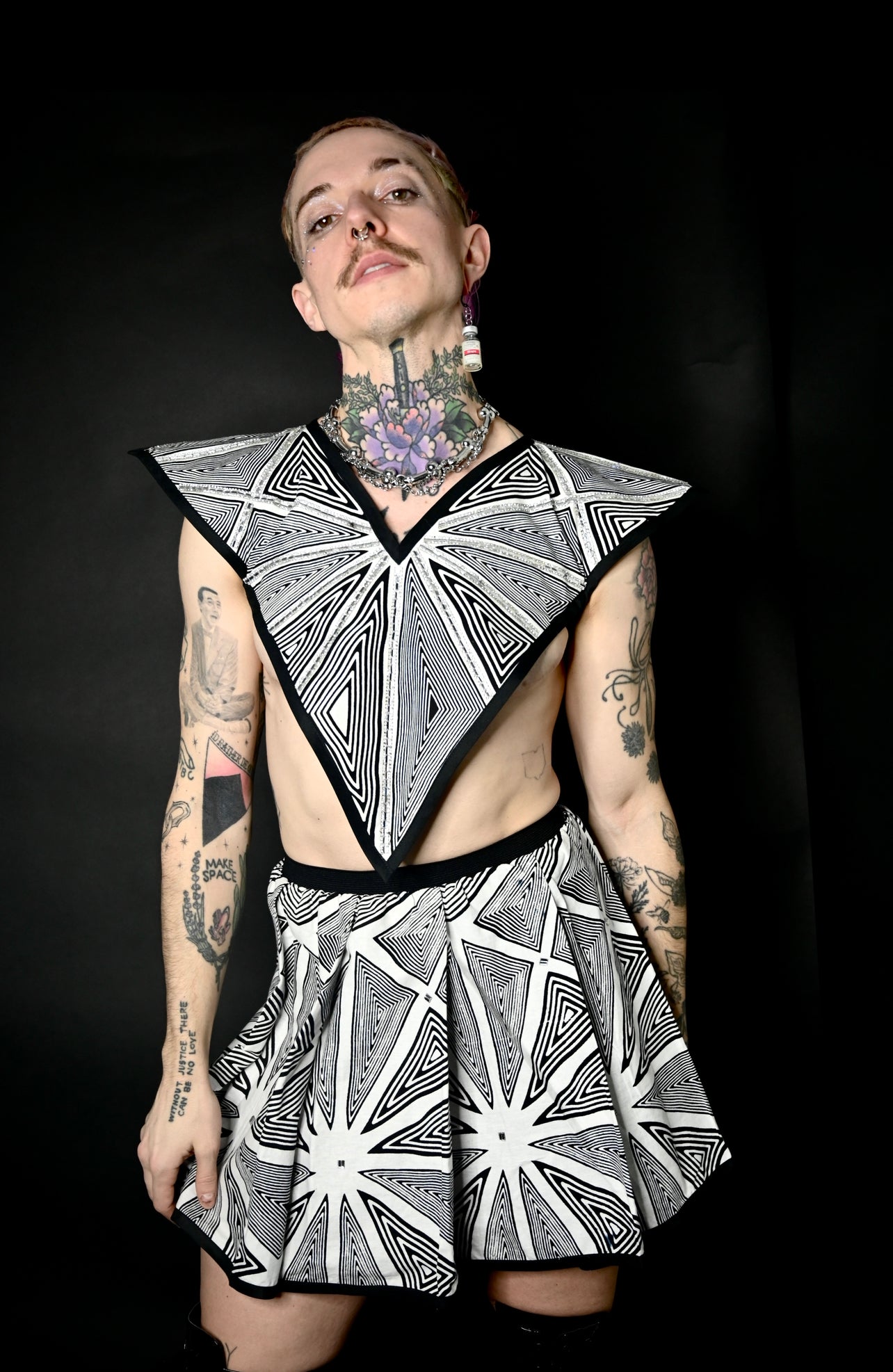 Top triangular blanco y negro