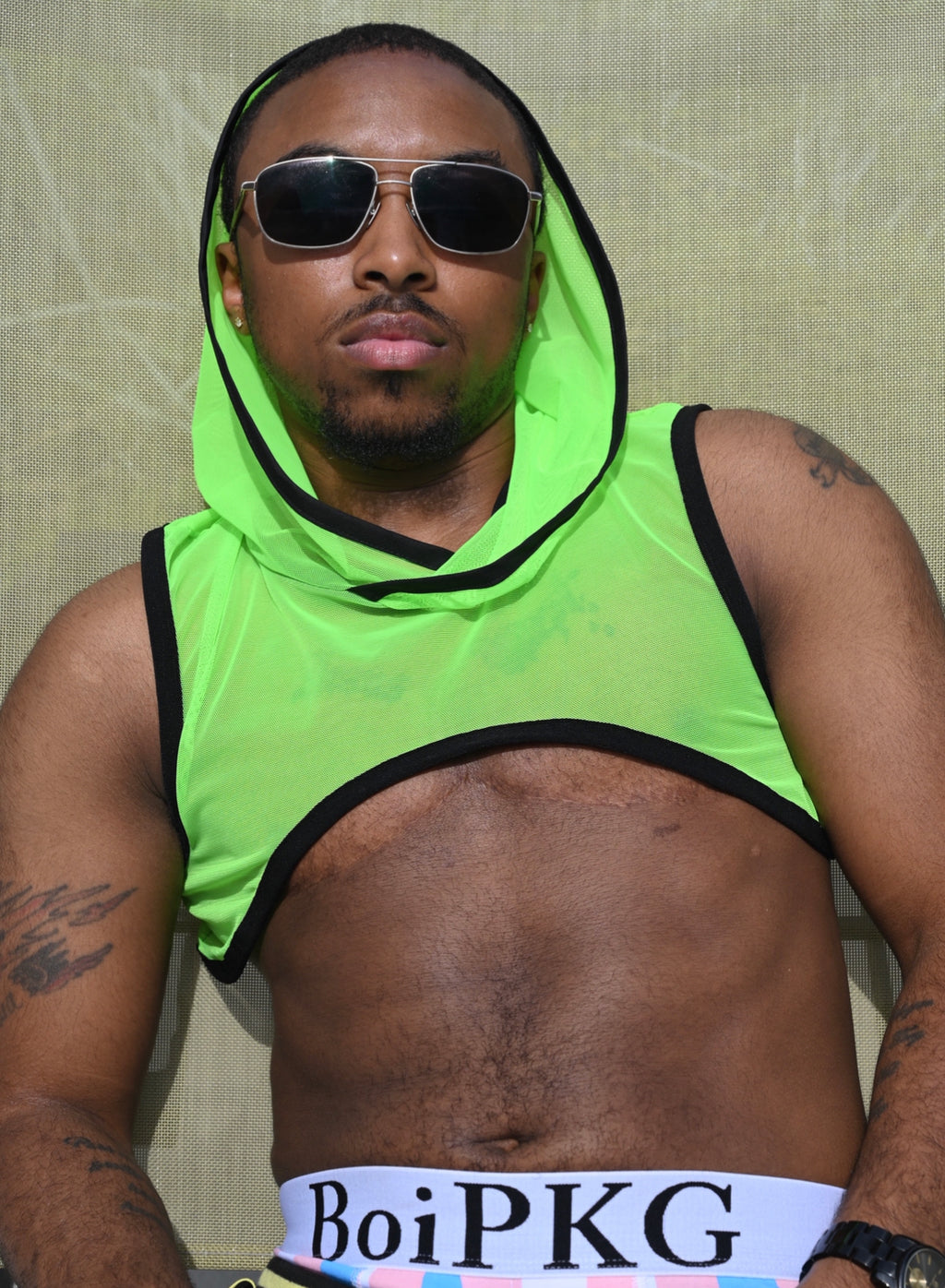 Kurzes Power Mesh-Top mit Kapuze