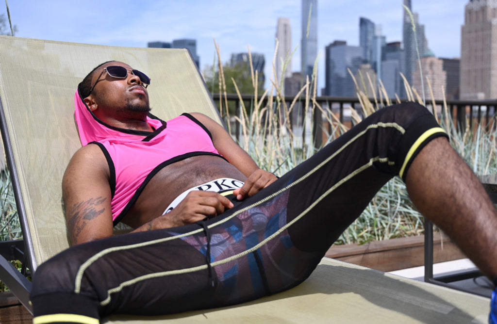 Kurzes Power Mesh-Top mit Kapuze