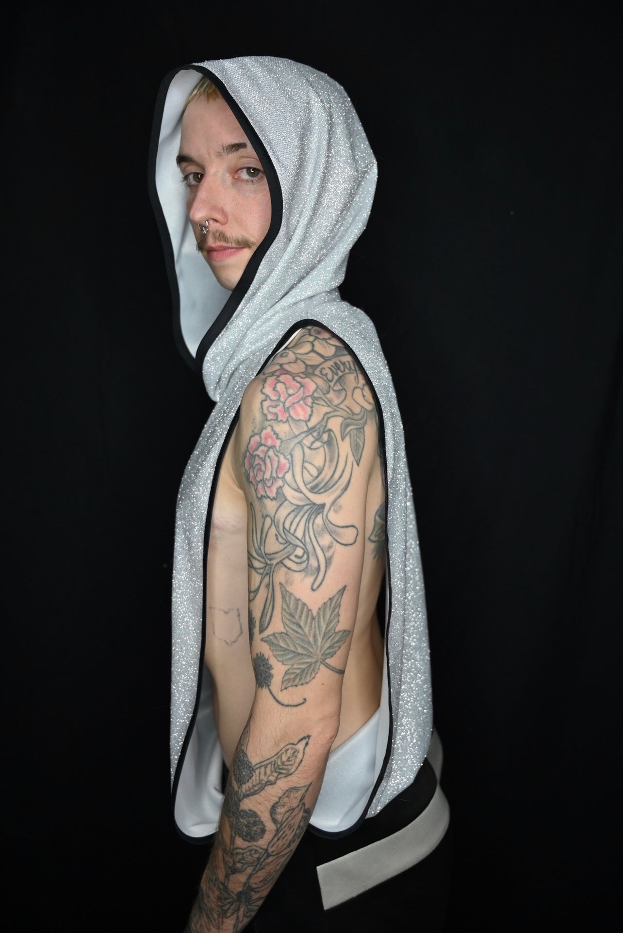 Weißes, silbernes Muskelshirt