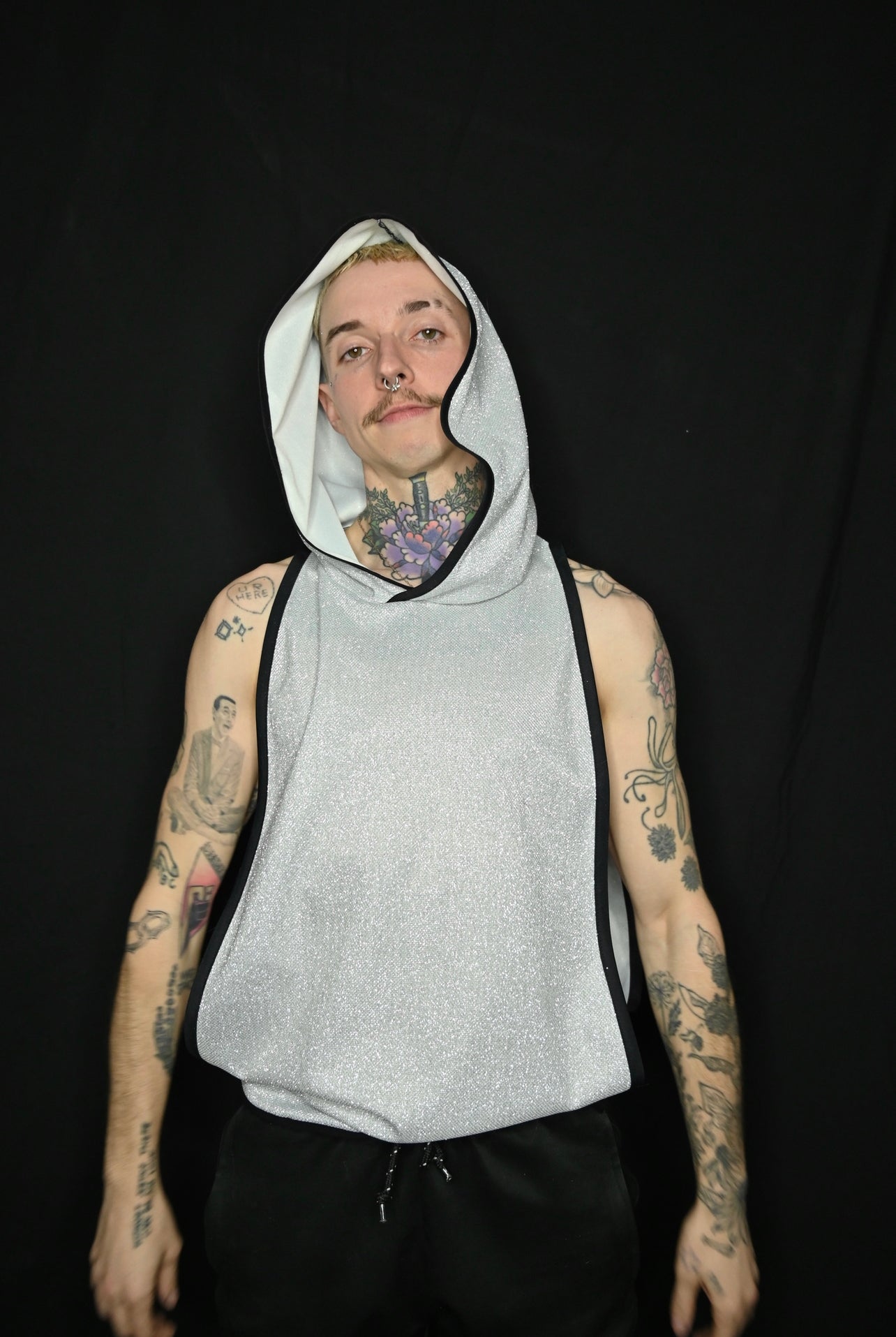 Weißes, silbernes Muskelshirt