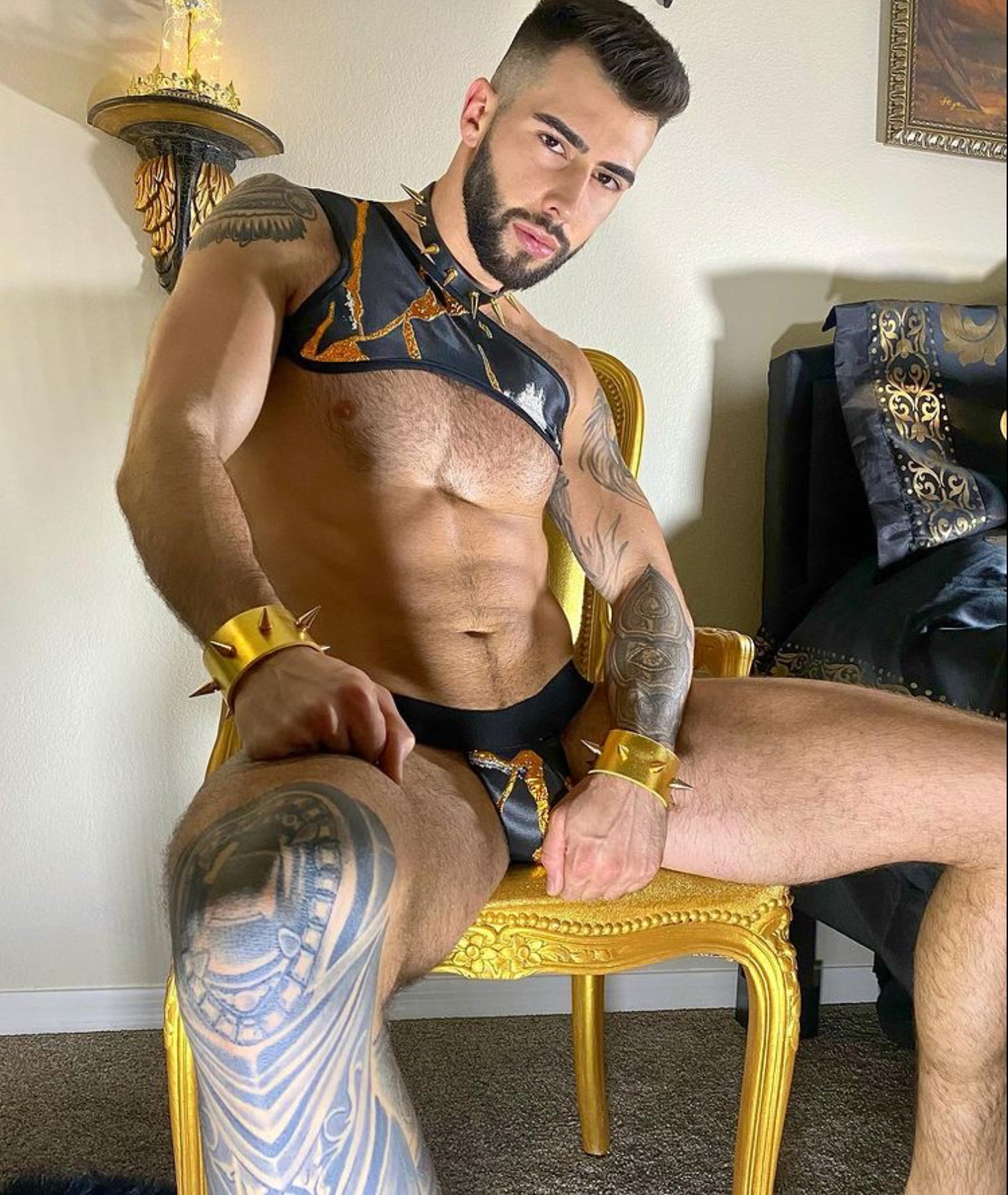 Jockstrap aus Satin in Schwarz und Gold