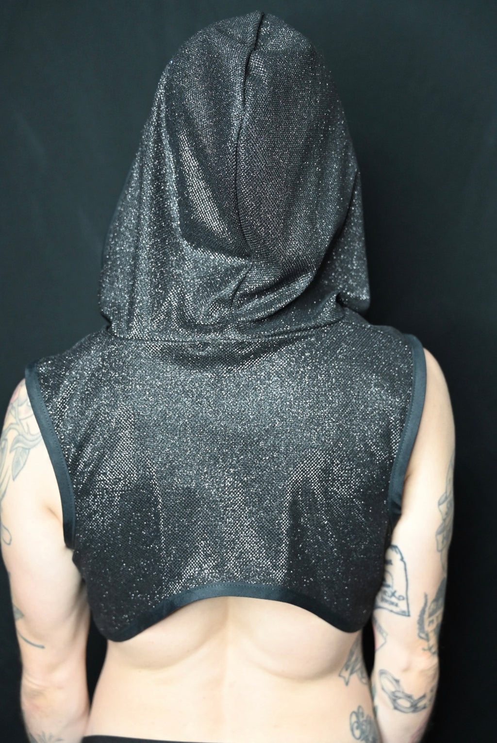 Schwarzes Muskel-T-Shirt mit Glitzer