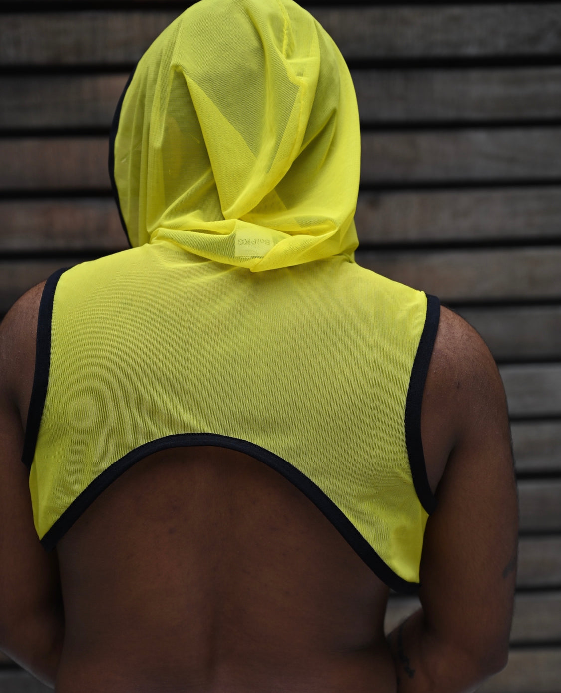 Kurzes Power Mesh-Top mit Kapuze