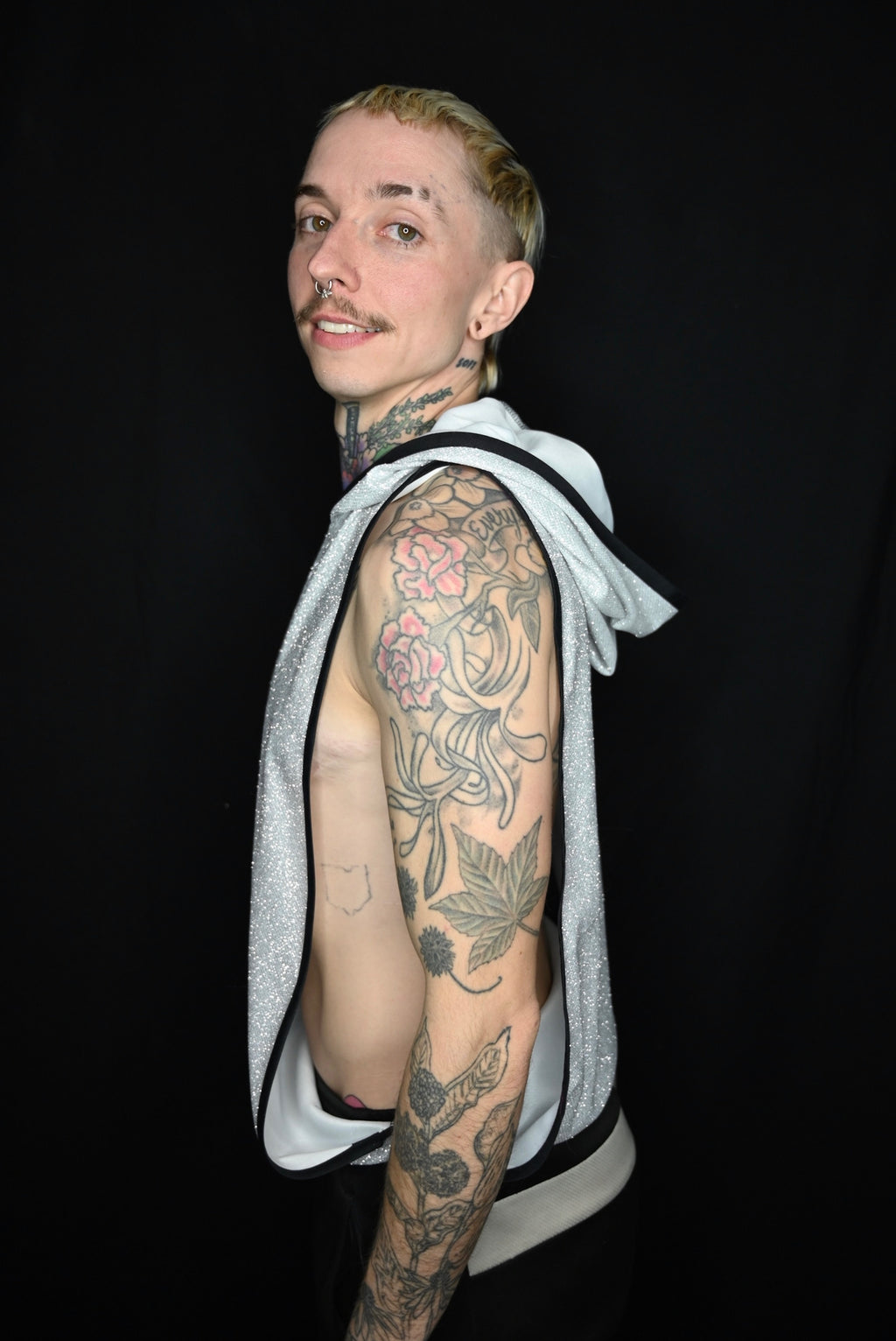 Weißes, silbernes Muskelshirt