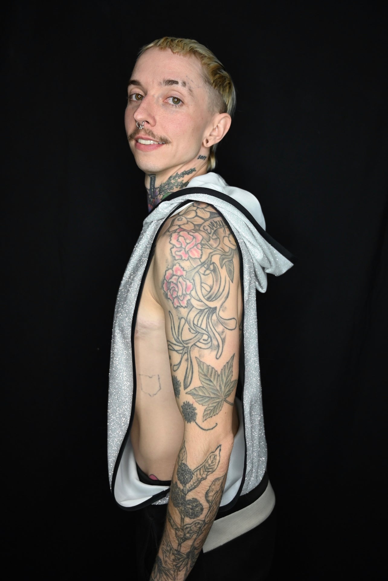 Weißes, silbernes Muskelshirt