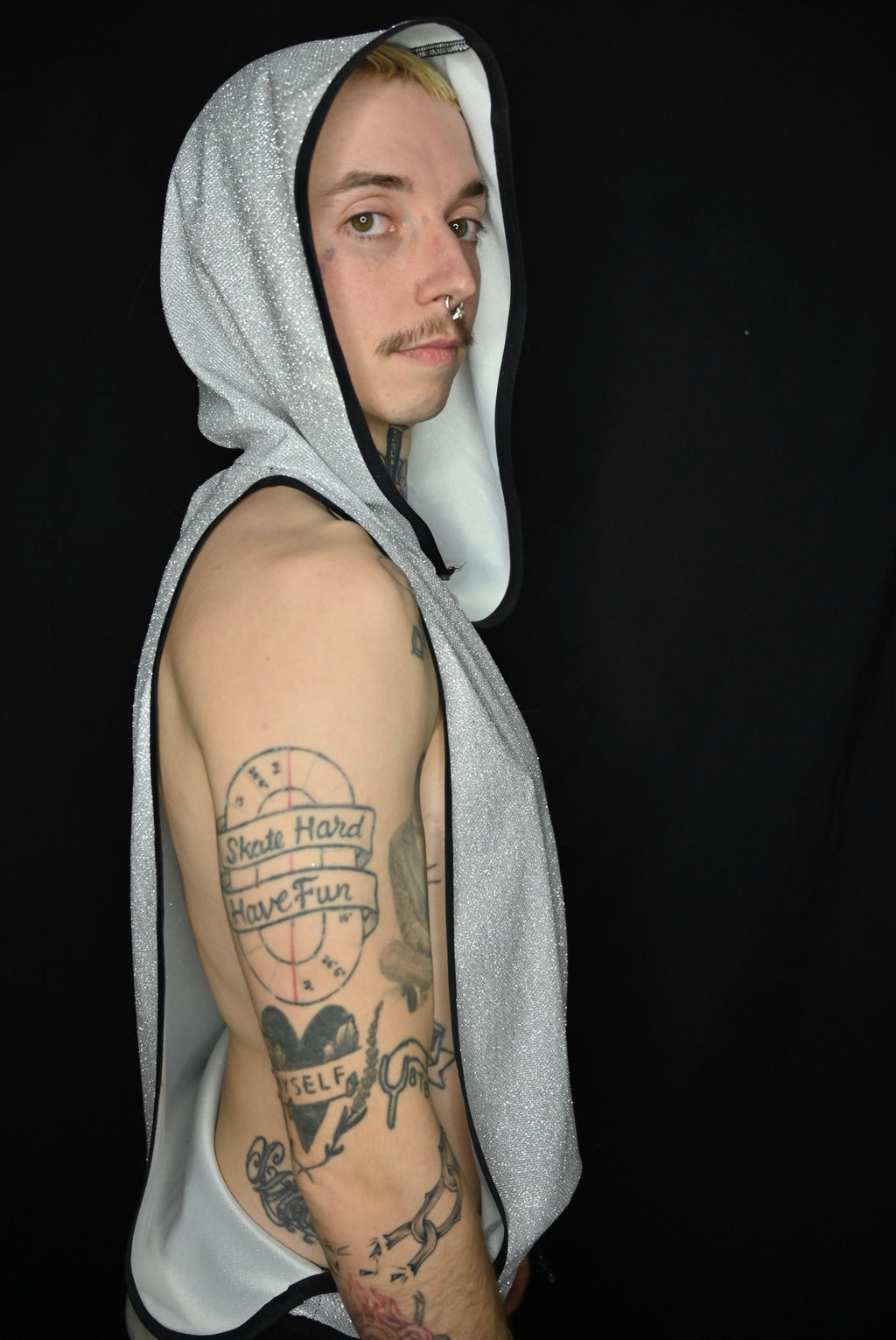 Weißes, silbernes Muskelshirt