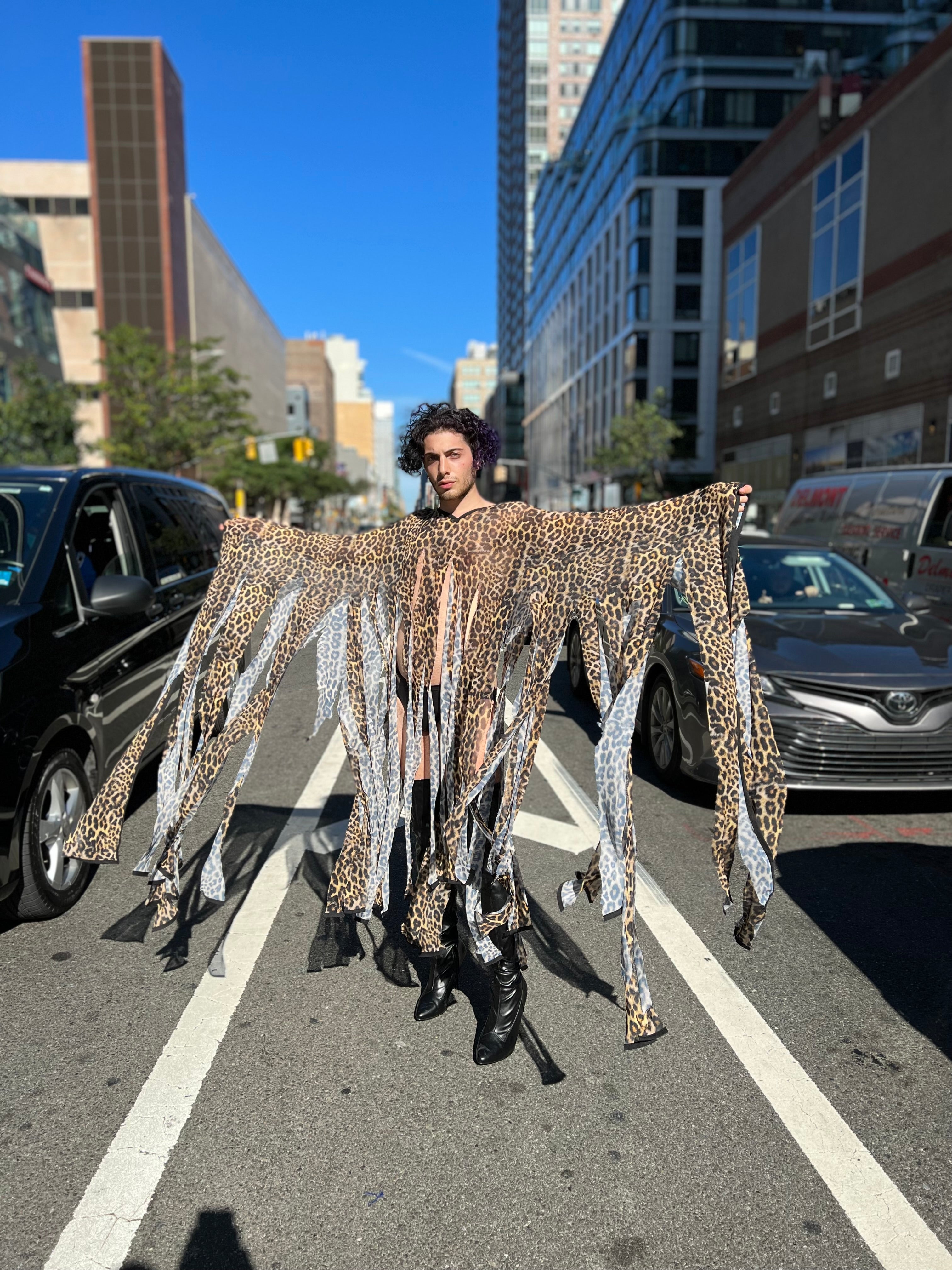 Kaftan mit kämpfendem Geparden