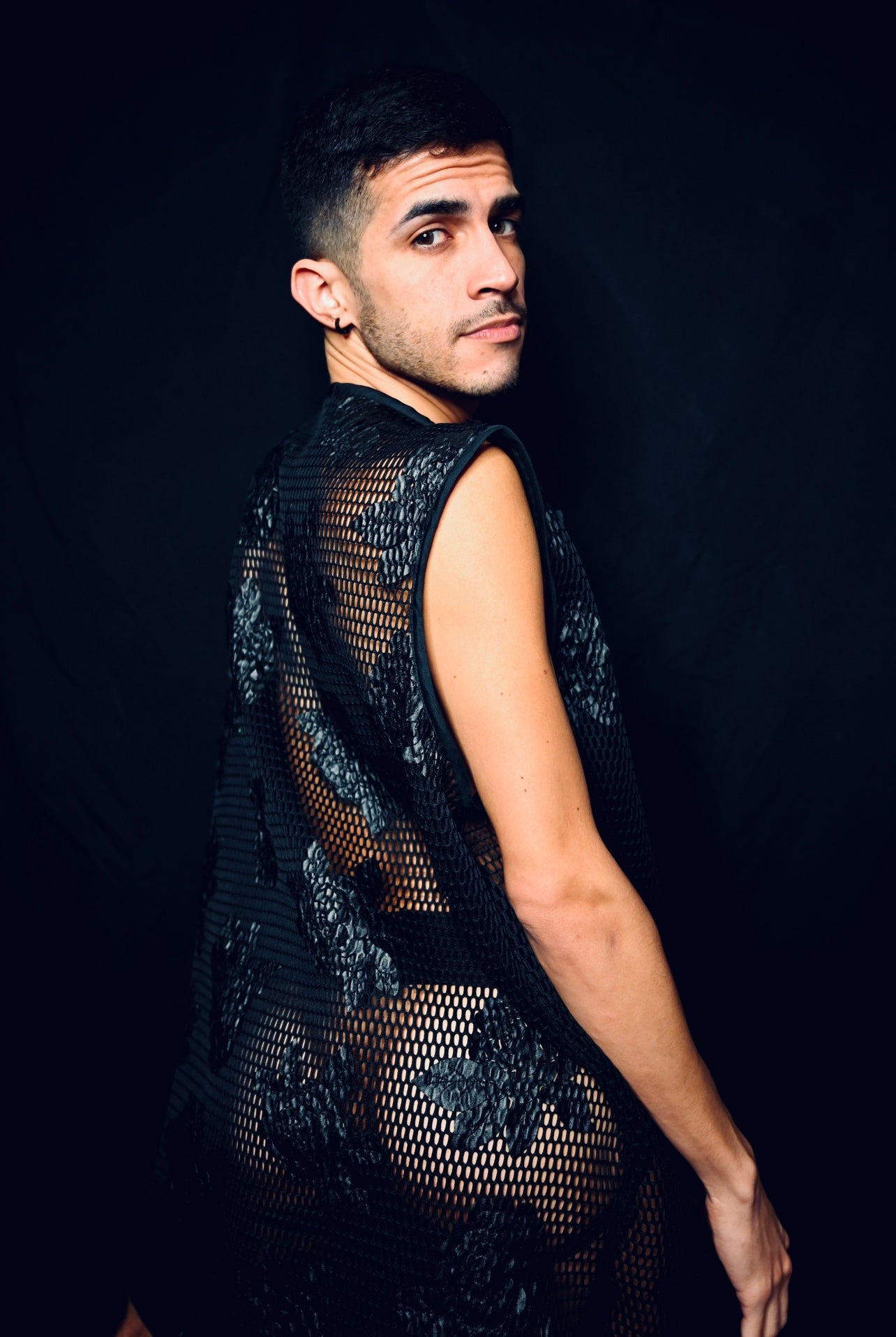 Camisa de cuero y encaje