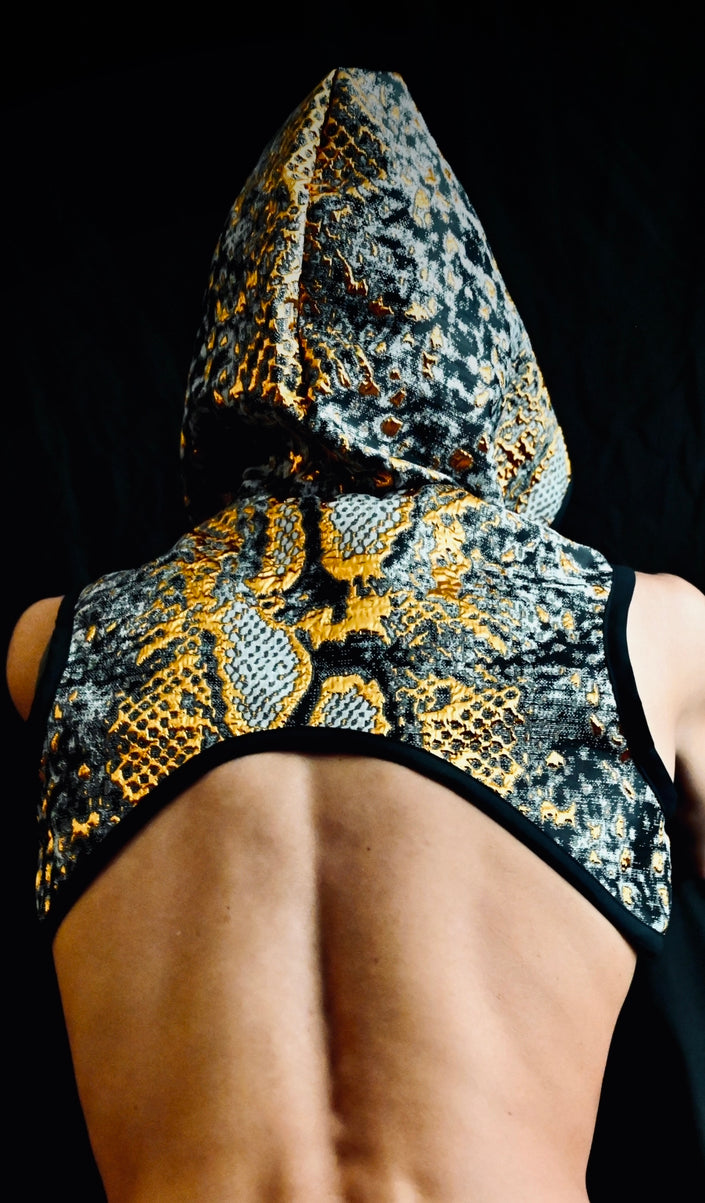 Kurzes Top aus Brokat