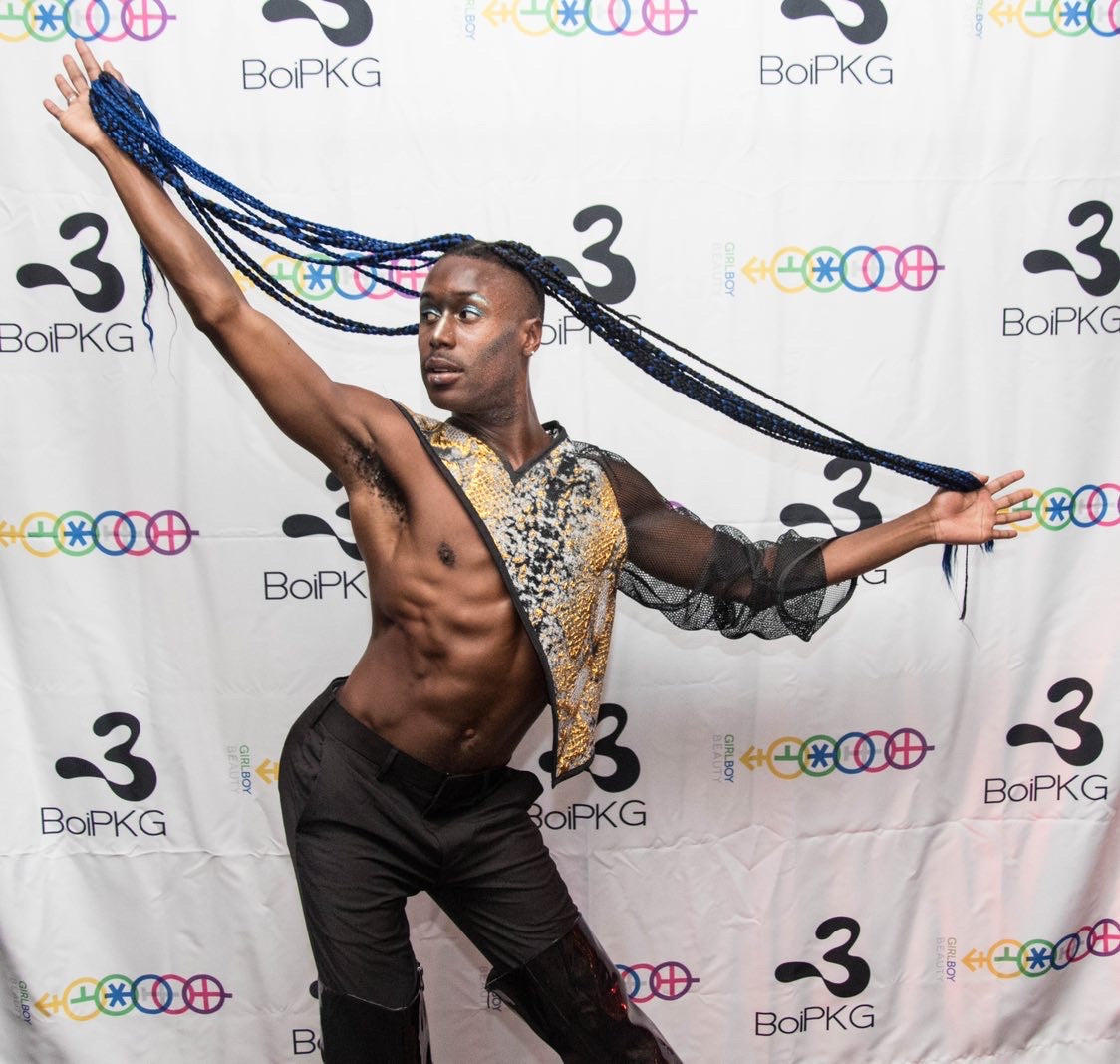 Oberteile aus goldenem Schlangenbrokat