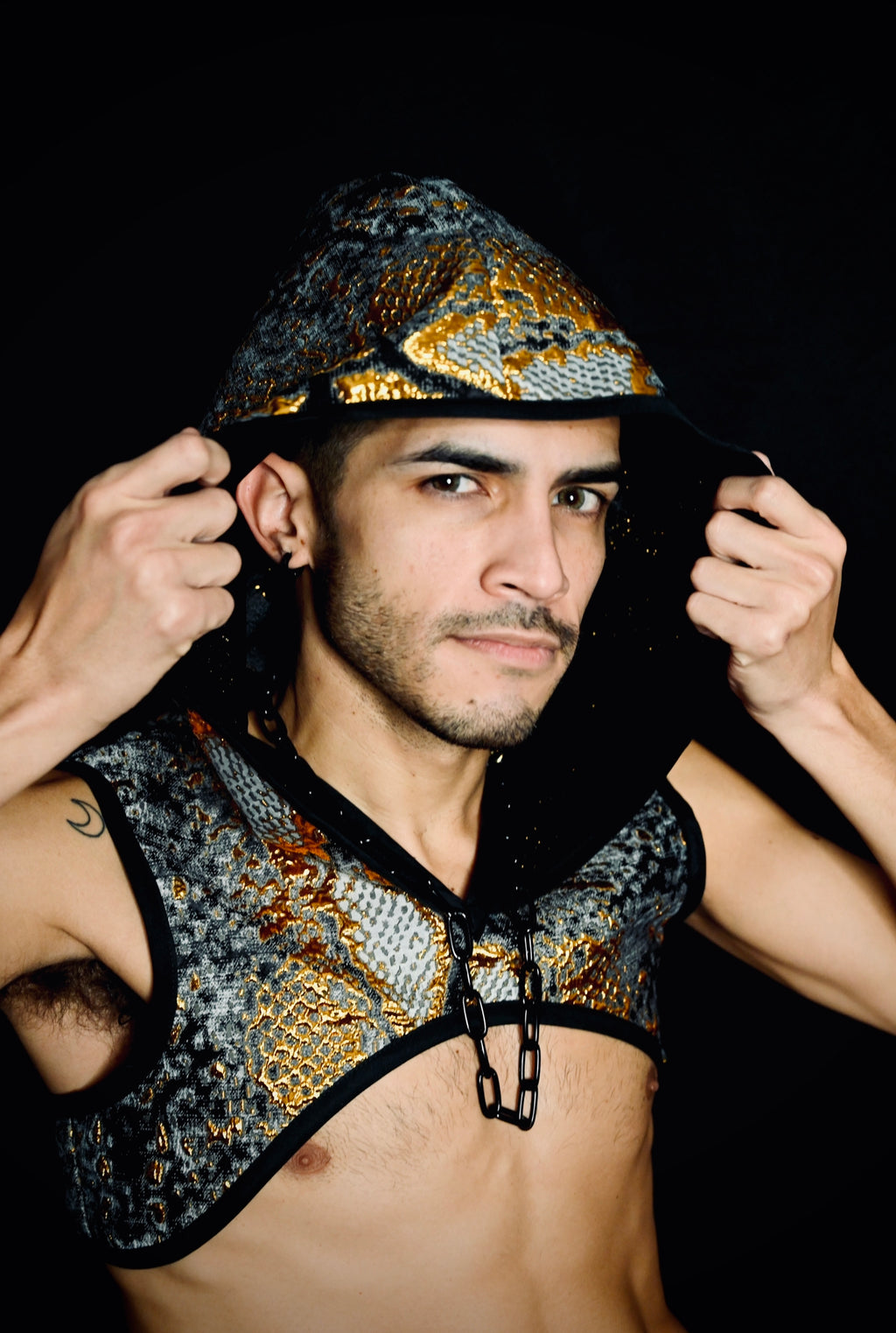 Kurzes Top aus Brokat