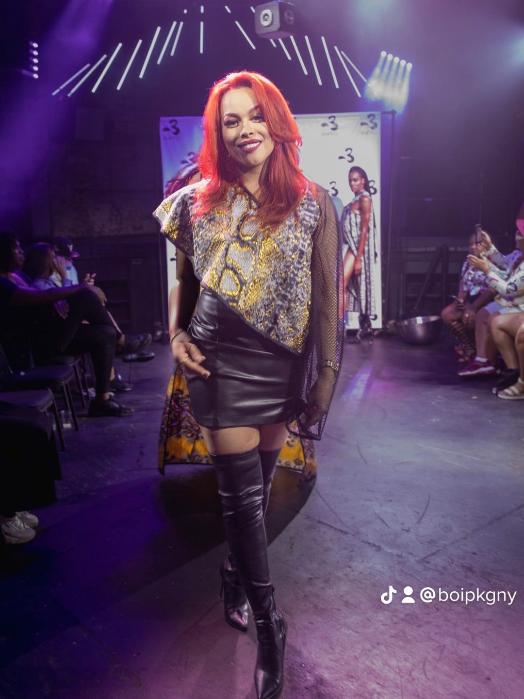 Oberteile aus goldenem Schlangenbrokat