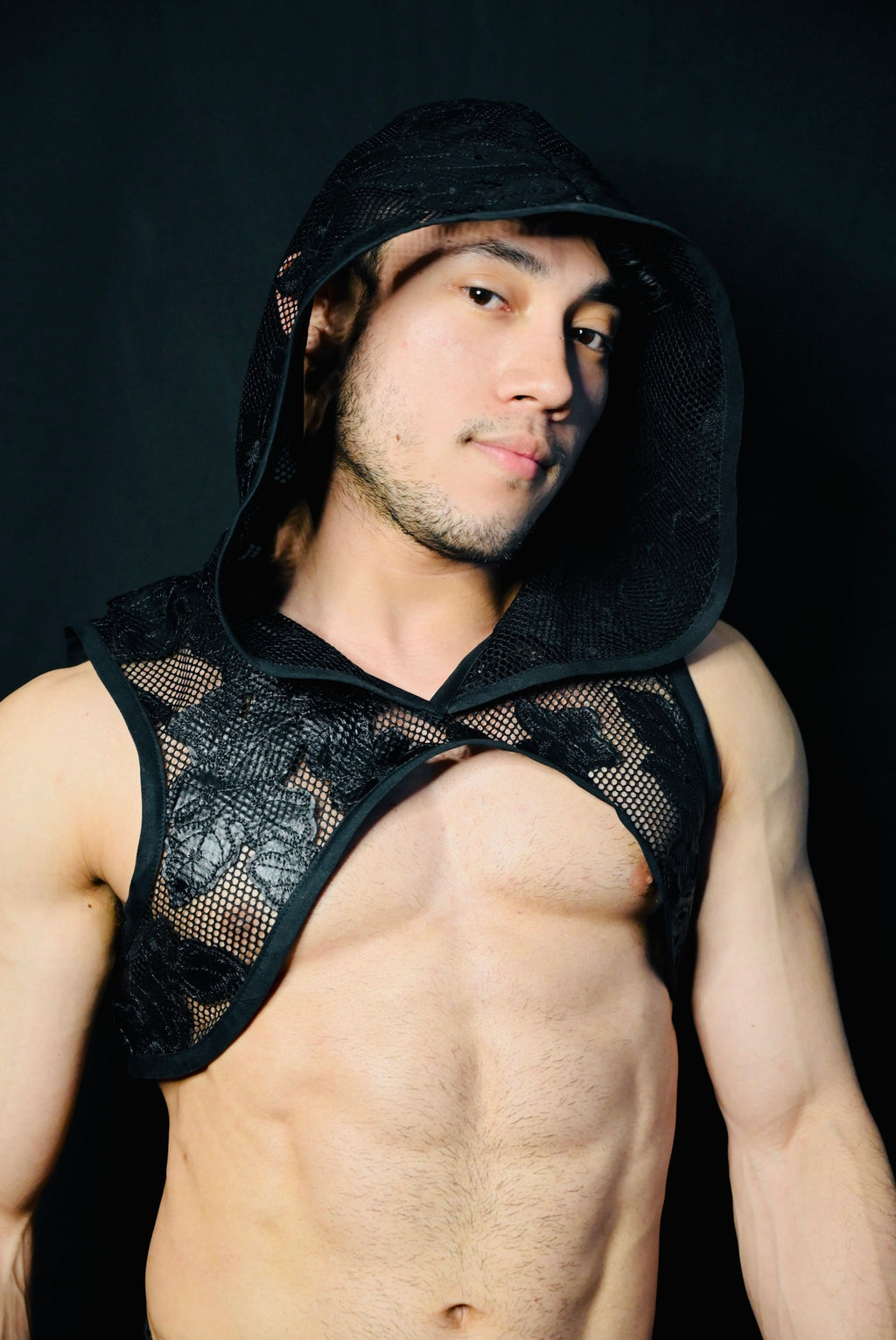 Kurzes Top aus Leder und Spitze