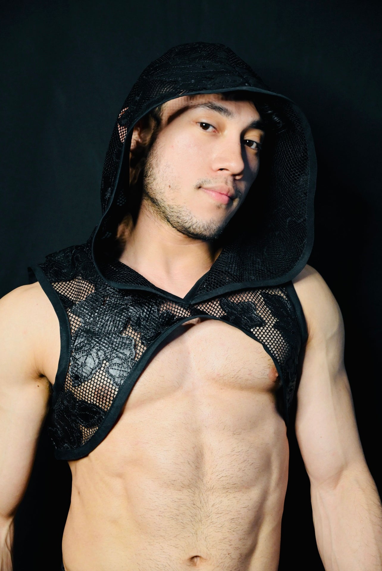 Kurzes Top aus Leder und Spitze
